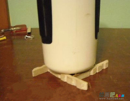 废物利用手工制作：废弃木架子做杯垫