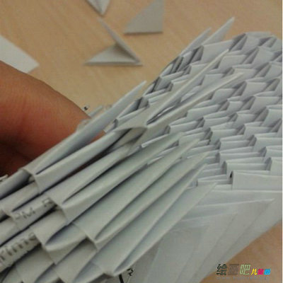 折纸大全：折纸三角插天鹅