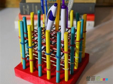 废物利用手工制作：橡皮筋笔筒