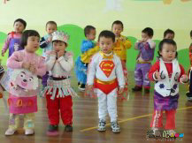 幼儿环保时装秀图片：幼儿环保时装秀图片精选