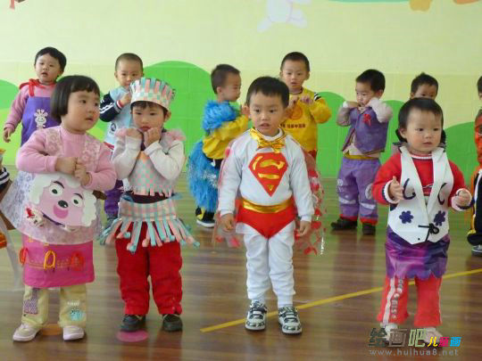 幼儿环保时装秀图片：幼儿环保时装秀图片大全