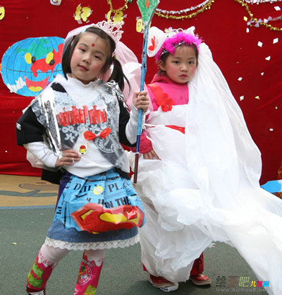 幼儿环保时装秀图片：少儿环保时装秀