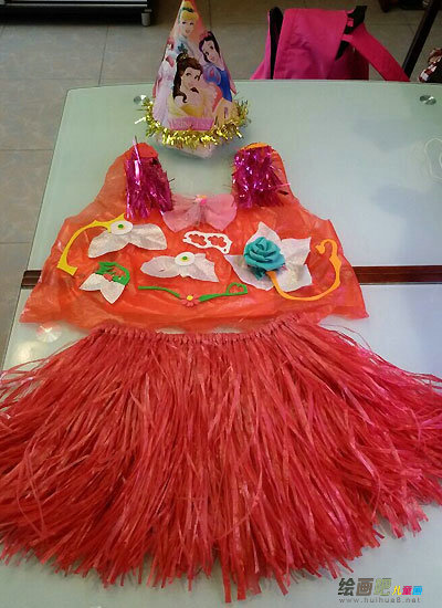 幼儿环保时装秀图片：如何给孩子做环保服装？