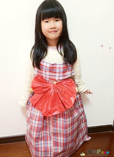 幼儿环保时装秀图片：如何给孩子做环保服装？