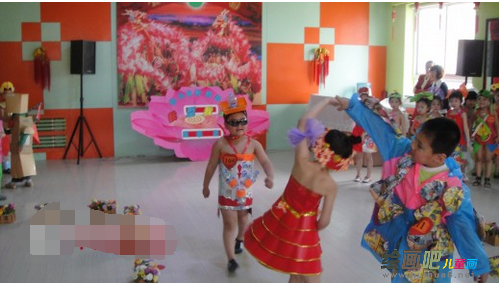 幼儿环保时装秀图片：儿童环保时装秀图片