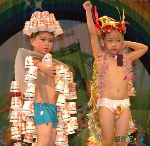 幼儿环保时装秀图片：环保服装秀之一次性纸杯篇