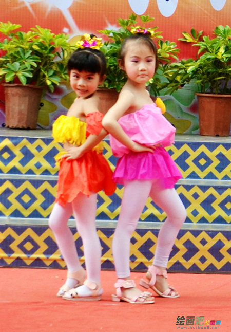 幼儿环保时装秀图片：儿童环保时装秀图片欣赏