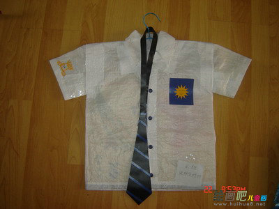 幼儿环保时装秀图片：废物利用制作的手工环保服装