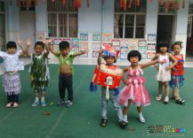 幼儿环保时装秀图片：儿童环保服装制作