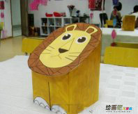 废物利用手工制作：小狮子垃圾桶