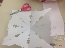 剪纸图案大全：简单的2D雪花剪纸图案