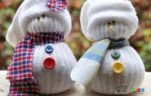 布艺手工制作：教你用白袜子制作可爱的袜子雪
