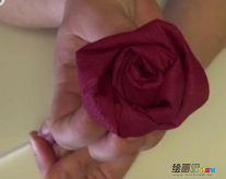 折纸大全：皱纹纸玫瑰的折法