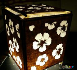 废物利用手工制作：制作简单实用的纸箱灯