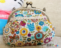 布艺手工制作：漂亮实用的布艺DIY花花口金包1