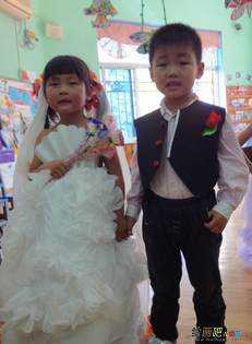 幼儿环保时装秀图片：环保时装秀