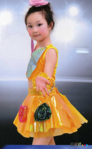 幼儿环保时装秀图片：意义非凡的环保时装秀
