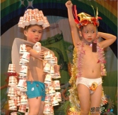 幼儿园环保时装秀图片：生态环保学校