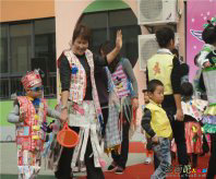 幼儿环保时装秀图片：环保时装秀