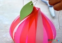 灯笼制作方法：纸编桃子的制作教程