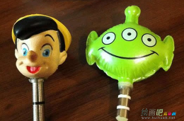 橡皮泥手工制作：用耳机插头和旧玩具制作手机防尘塞的