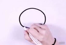 叼鱼骨头的小猫简笔画步骤图解