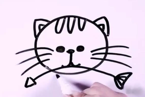 叼鱼骨头的小猫简笔画