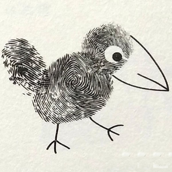 4.画出乌鸦的眼睛和会发出“呱呱”声的大嘴巴。