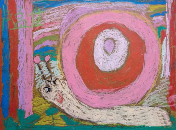 小蜗牛油画棒砂纸画作品_宝宝学画蜗牛儿童画