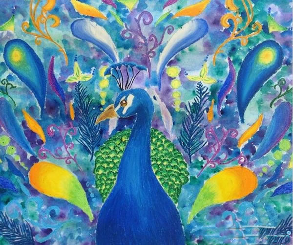 漂亮的蓝孔雀开屏儿童画_小学生绘画孔雀彩色蜡笔